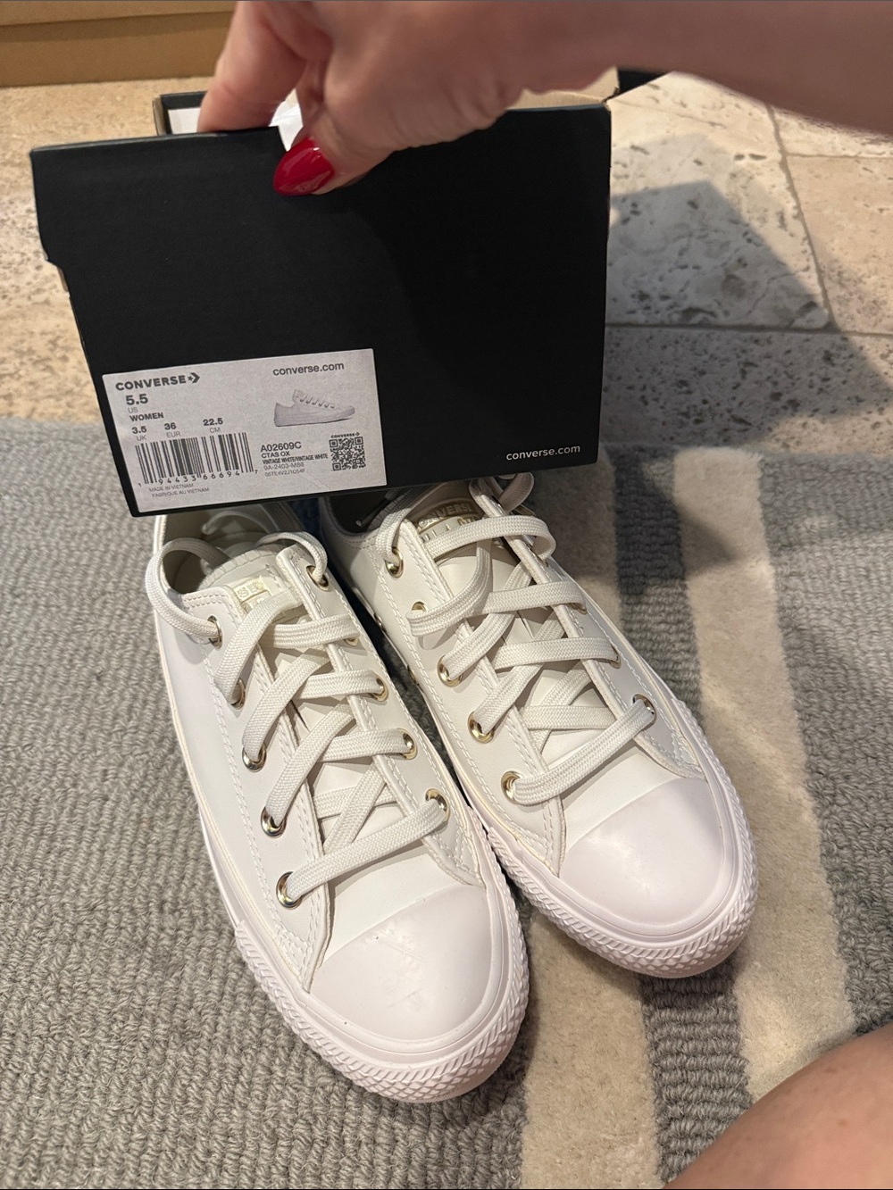 NIB Converse Leather Women's White Sneakers Sz 5.5